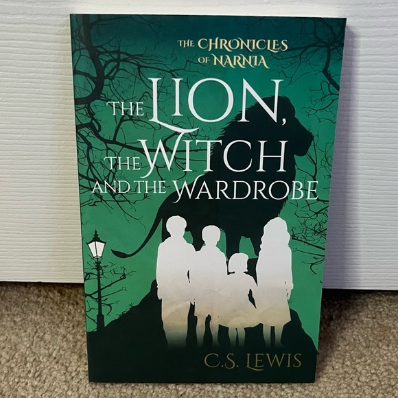 the lion the witch and the wardrobe by cs lewis - book - Picture 1 of 2